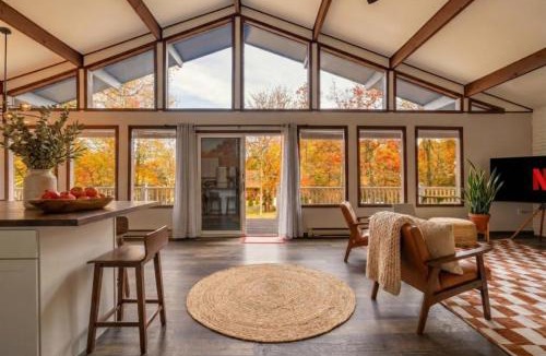 Long Pond Ski Chalet | Modern Poconos Retreat Heated Gazebo & Work-Space