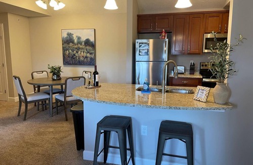 Westerville Apartment | Modern Polaris 2BR | Gated Community | Top Floor