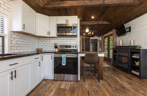 Marion Cabin | Modern Pond-View Cabin Near Lake of Egypt