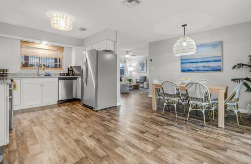Winkler House | Modern Pool Home Central Fort Myers Location