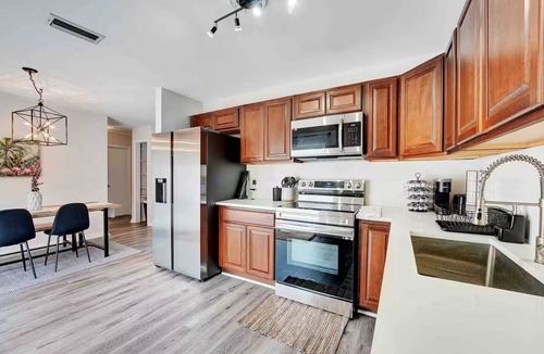 West Palm Beach House | Modern Pool Home w/ Putting Green 5min Downtown