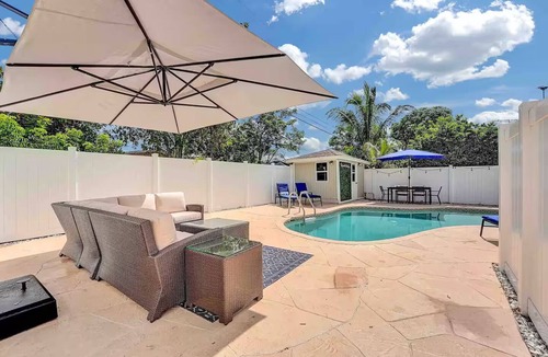 West Palm Beach House | Modern Pool Home w/ Putting Green 5min Downtown