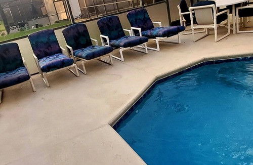Windwood Bay House | Modern pool home with Game Room, 2 en suites and just 15 minutes to Theme Parks!
