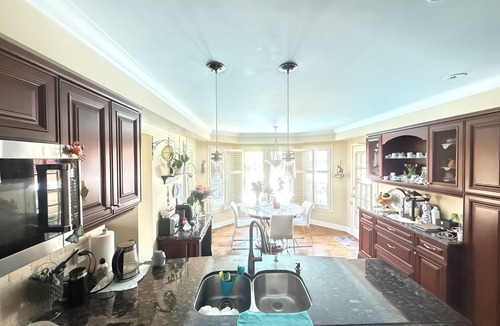 West Deane Park House | Modern Pool Retreat | 5 mins to Airport | Full House