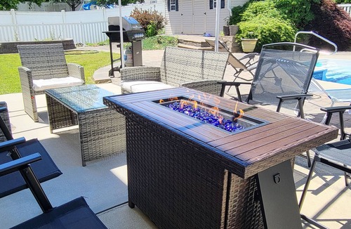 Palmyra House | Modern Pool-Side Paradise, 5 Miles to Hershey Park