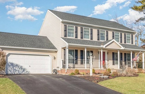 Palmyra House | Modern Pool-Side Paradise, 5 Miles to Hershey Park