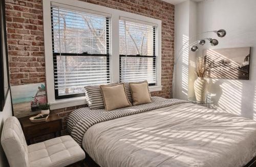 Hollywood Apartment | Modern & Popular Hollywood Studio at GW