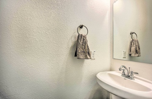 Porter House | Modern Porter Home w/ Furnished Deck!