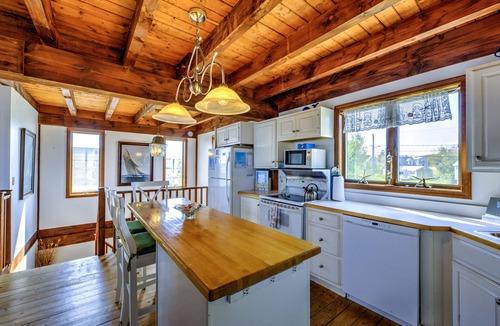 Sandwich House | Modern Post & Beam with Stunning Bay Views