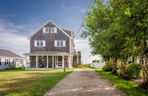 Sandwich House | Modern Post & Beam with Stunning Bay Views