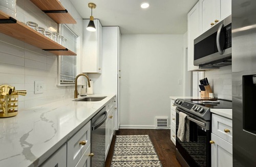 Prairie Village House | Modern Prairie Village Home - Minutes from parks, shopping, dining