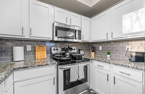 Fossil Creek Apartment | Modern Premium Stay 2BR 2BA Apartment with Style