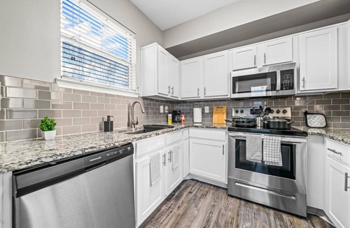 Fossil Creek Apartment | Modern Premium Stay 2BR 2BA Apartment with Style