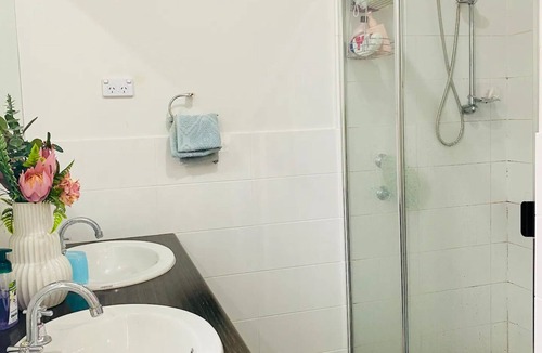 Smithfield Plains Apartment | Modern private room with ensuite bedroom