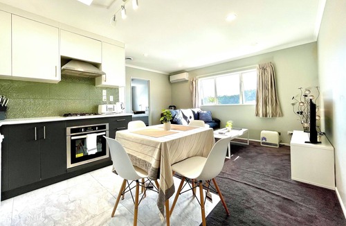 Rosedale House | Modern Private 2nd Floor 2bedroom 2 bathroom home unit