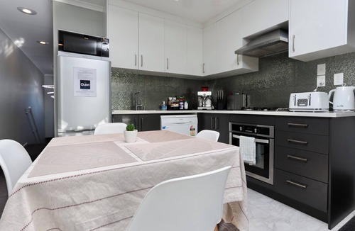 Rosedale House | Modern Private 2nd floor home unit with full kitchen 2bedroom 2bathroom inAlbany