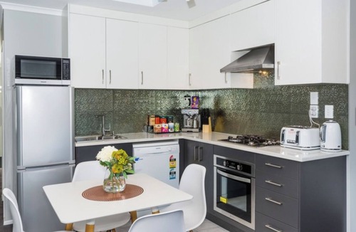 Rosedale House | Modern Private 2nd floor home unit with full kitchen 2bedroom 2bathroom inAlbany