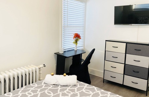 Englewood Apartment | Modern Private Bedroom+ Kitchen & wifi 1