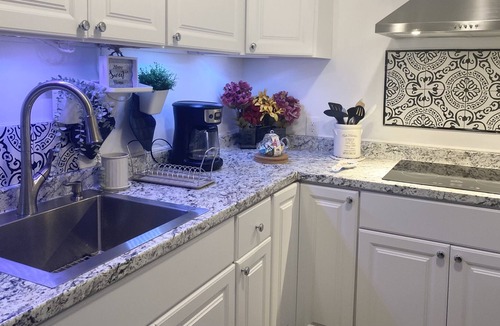 Englewood Apartment | Modern Private Bedroom+ Kitchen & wifi 1