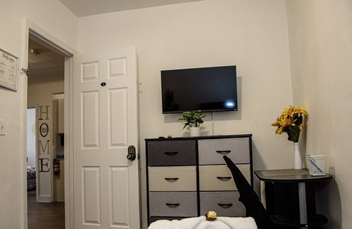 Englewood Apartment | Modern Private BedroomNo.3+wifi kitchen