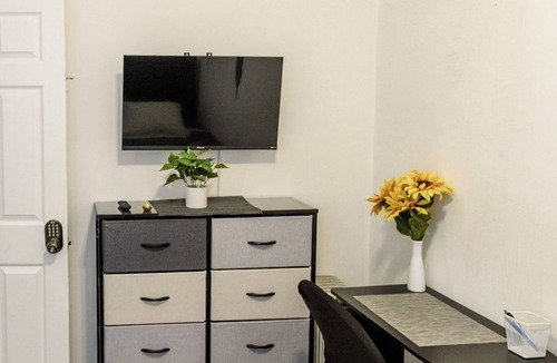 Englewood Apartment | Modern Private BedroomNo.3+wifi kitchen