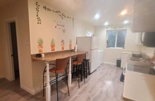 Inglewood-Finn Hill Apartment | Modern Private Cottage Basement Unit