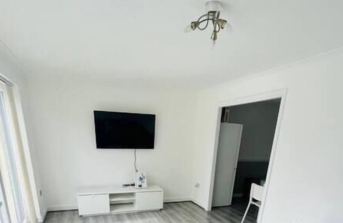 Cheetham Hill House | Modern private Double bedroom in a shared house