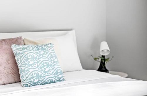 Lindfield House | Modern Private Double Room - Centrally Located - Shared Bathroom