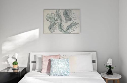 Lindfield House | Modern Private Double Room - Centrally Located - Shared Bathroom