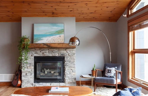 Glen Huron Ski Chalet | Modern Private Family-Friendly Chalet Near Walking Trails - Monthly Available