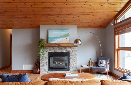 Glen Huron Ski Chalet | Modern Private Family-Friendly Chalet Near Walking Trails - Monthly Available