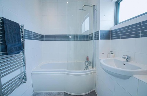 Shirley House | Modern Private Gated Luxury Home Getaway