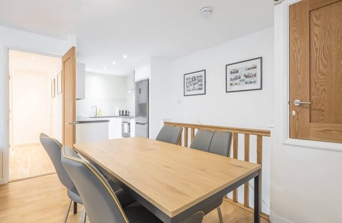 Cherry Hinton Apartment | Modern & Private - Free Parking!