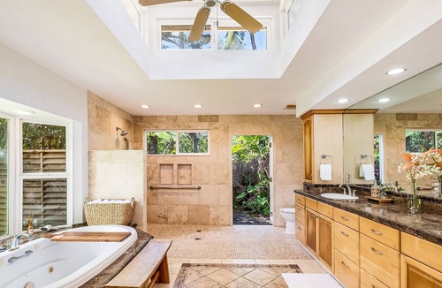 Portlock House | Modern Private Oasis w/ Private Pool/Hot Tub, Sauna, AC & BBQ: Hale Ho'omaha