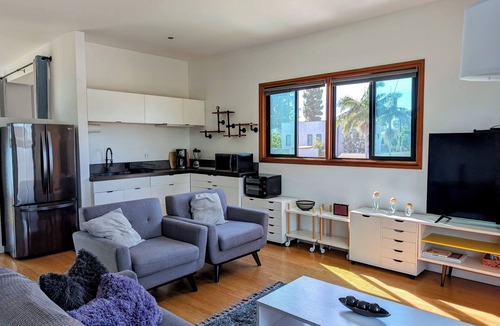 Culver - West Apartment | Modern Private Spacious Suite in Culver City West