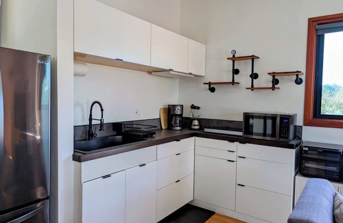 Culver - West Apartment | Modern Private Spacious Suite in Culver City West