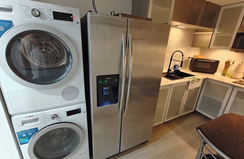 Wilton Manors Apartment | Modern Private Suite w/Kitchen, Spa Bathroom & AC