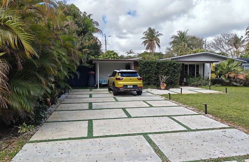 Wilton Manors Apartment | Modern Private Suite w/Kitchen, Spa Bathroom & AC