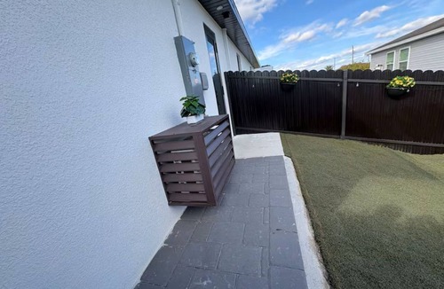 Sunshine Apartment | Modern Private Suite . Great Location