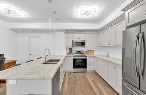 King City Apartment | Modern Private Suite | Workspace, Gym & Pool | Sleeps 4 Comfortably