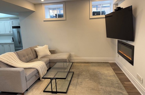 King City Apartment | Modern Private Suite | Workspace, Gym & Pool | Sleeps 4 Comfortably