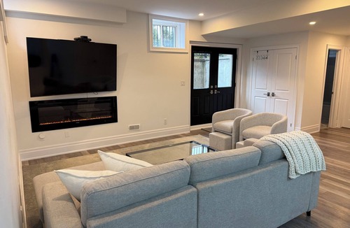 King City Apartment | Modern Private Suite | Workspace, Gym & Pool | Sleeps 4 Comfortably