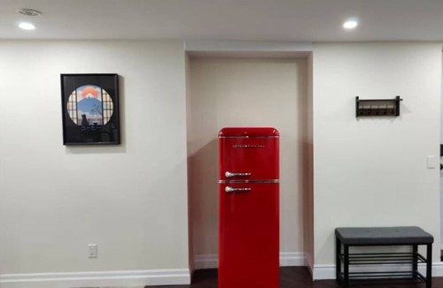 Durham Region Apartment | Modern Private Suite with Separate Entry | Self Check-In + Free Parking