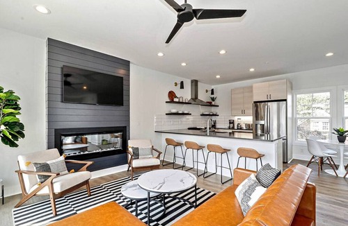 Northeast Virginia Beach Villa | Modern Private Townhome with Rooftop Deck & Ocean Views!