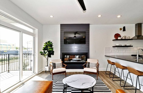Northeast Virginia Beach Villa | Modern Private Townhome with Rooftop Deck & Ocean Views!