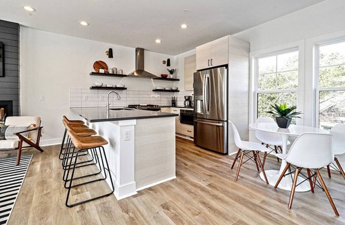 Northeast Virginia Beach Villa | Modern Private Townhome with Rooftop Deck & Ocean Views!