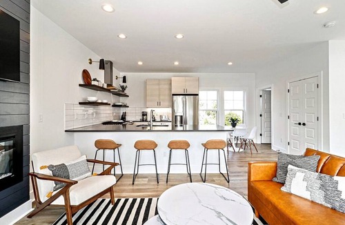 Northeast Virginia Beach Villa | Modern Private Townhome with Rooftop Deck & Ocean Views!