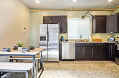 Central Oklahoma City House | Modern Private Townhome *Downtown OKC * Balcony *OU Med