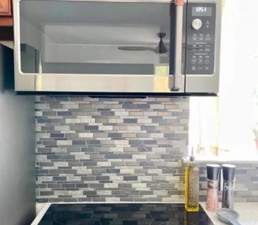 Silver Creek Apartment | Modern Private Unit With Serene Backyard