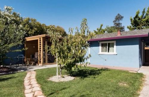 Silver Creek Apartment | Modern Private Unit With Serene Backyard